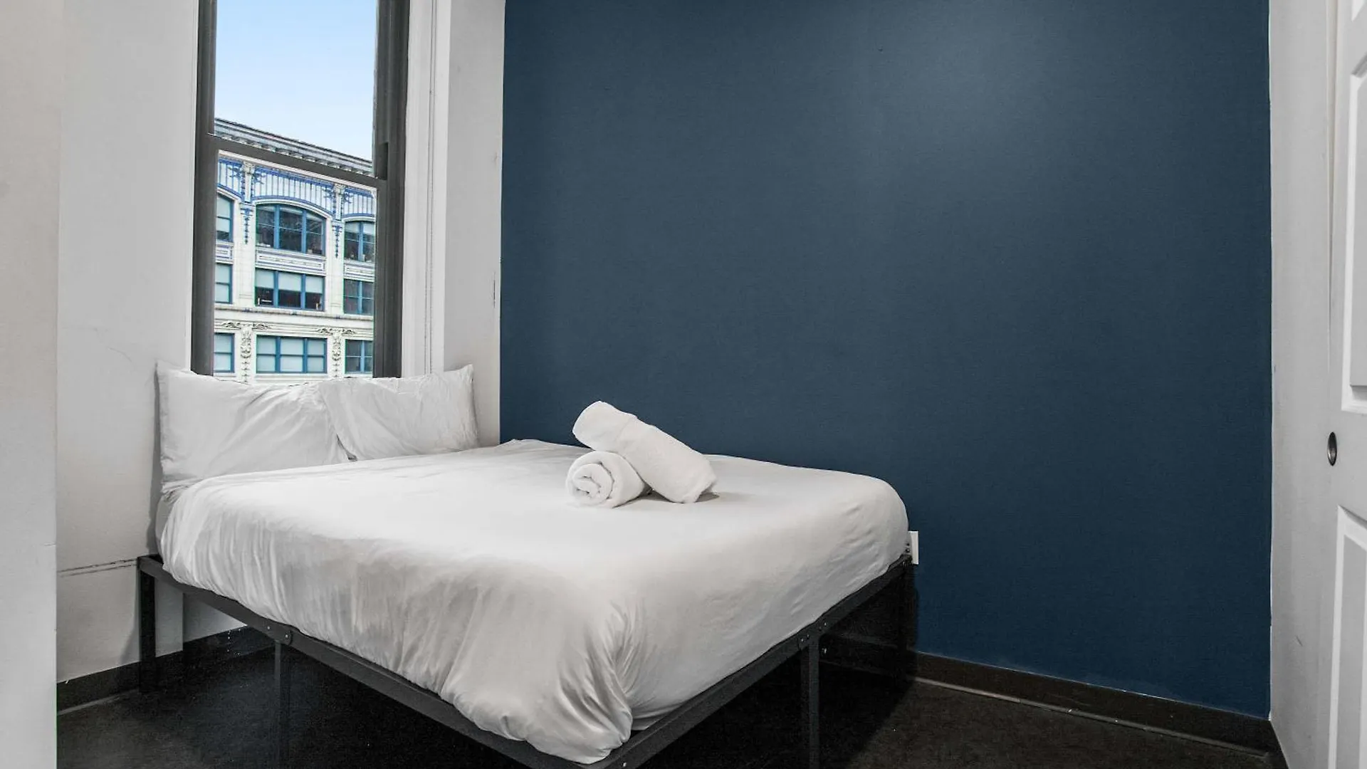 CozySuites Stunning 1BR in Downtown Pitts #24 Pittsburgh Apartment